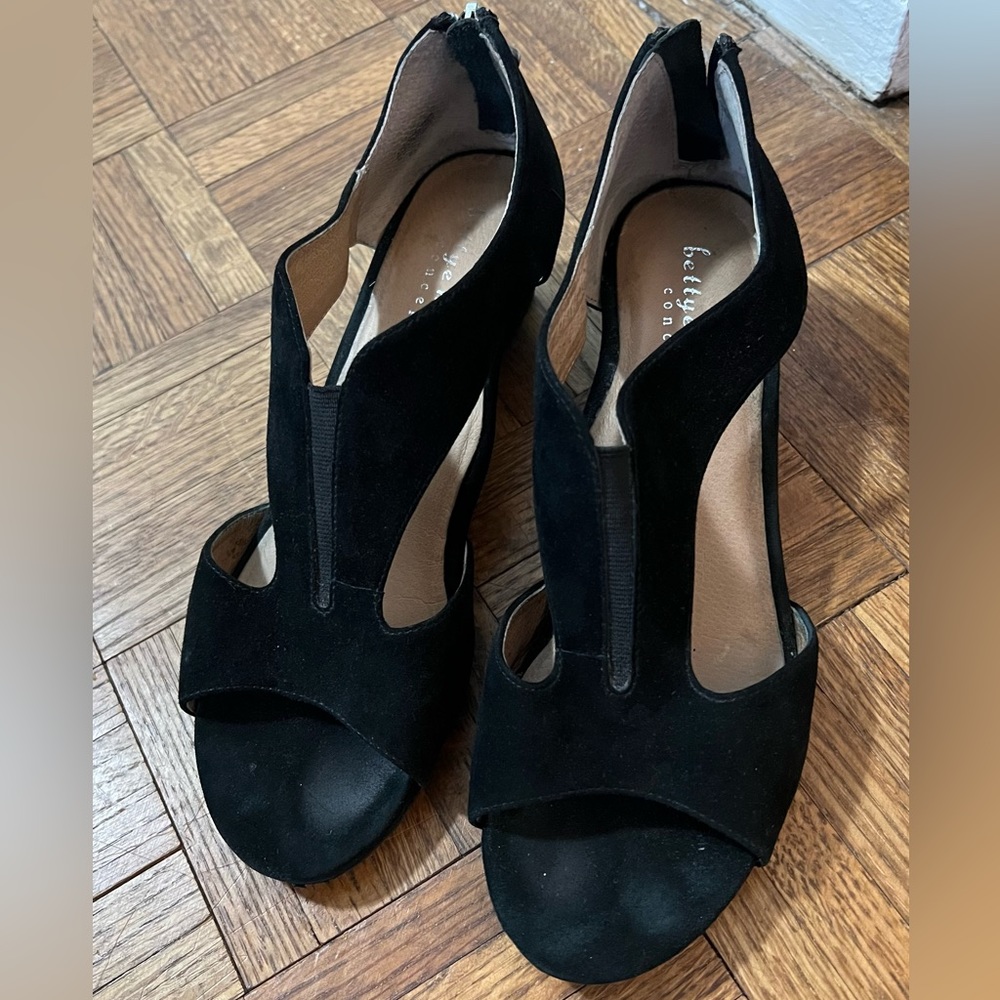Bettye Mueller Suede Sandals Sz. 9